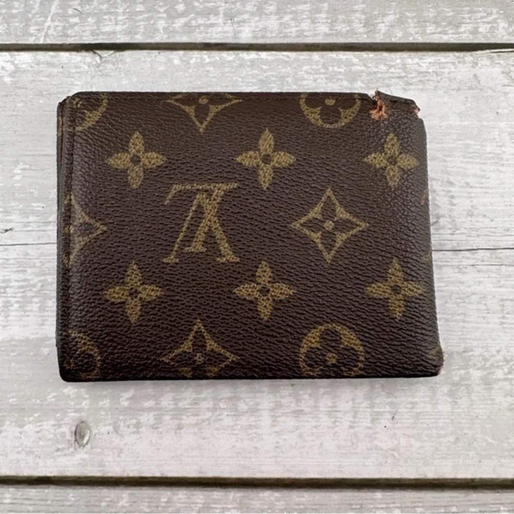 AUTHENTIC Louis Vuitton Monogram Multiple Wallet. Monogram brown.